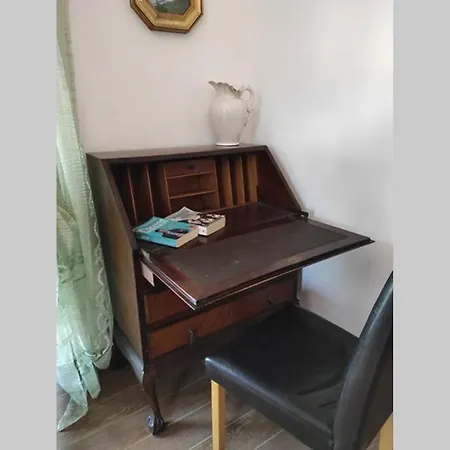 Modern 2 Bed Apartment, Free Parking & Wifi, Sleeps 4 Apartment *