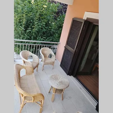 Apartment Modern 2 Bed Apartment, Free Parking & Wifi, Sleeps 4 *